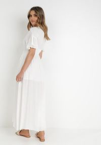 Born2be - Biała Sukienka z Wiskozy Aeraste. Kolor: biały. Materiał: wiskoza. Wzór: aplikacja. Typ sukienki: asymetryczne, kopertowe. Długość: maxi #6