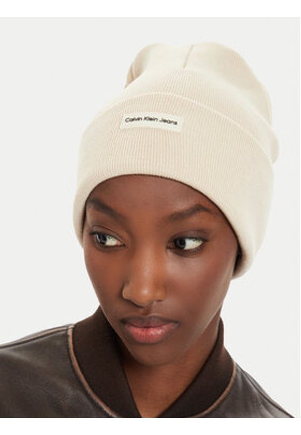Calvin Klein Czapka Inst Patch Beanie K60K612322 Beżowy. Kolor: beżowy. Materiał: materiał, bawełna