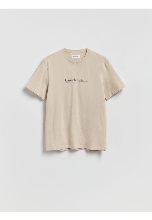 Reserved - T-shirt regular z nadrukiem - beżowy. Kolor: beżowy. Materiał: dzianina, bawełna. Wzór: nadruk