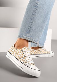 Born2be - Żółte Trampki z Cholewką Zdobioną Kwiatowym Wzorem Folaianna. Okazja: na co dzień, na spacer. Kolor: żółty. Materiał: jeans. Szerokość cholewki: normalna. Wzór: aplikacja, kwiaty. Styl: klasyczny, elegancki, casual #6
