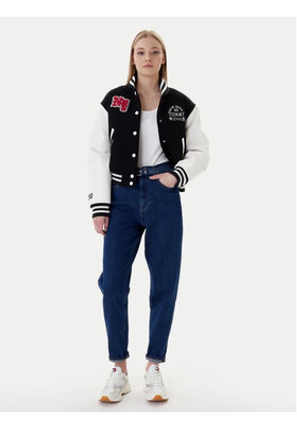 Tommy Jeans Jeansy DW0DW22446 Niebieski Mom Fit. Kolor: niebieski