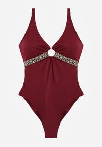 Born2be - Bordowy Jednoczęściowy Strój Kąpielowy z Ozdobnym Wycięciem Klamrą i Marszczeniem Vilinaya. Kolor: czerwony. Materiał: len #6