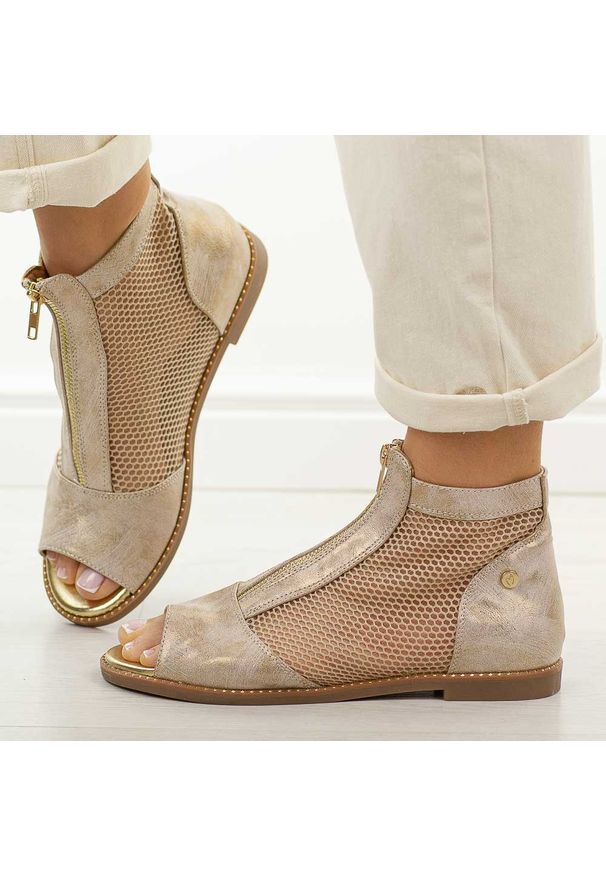 Złote sandały damskie Jezzi 24148-5. Okazja: na spacer. Kolor: złoty. Materiał: skóra. Sezon: wiosna, lato. Styl: elegancki, klasyczny