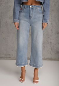 Renee - Niebieskie Szerokie Jeansy Culottes z Bawełną High Waist Ozdobione Perełkami Hesaris. Okazja: na co dzień. Stan: podwyższony. Kolor: niebieski. Wzór: aplikacja. Styl: casual #5