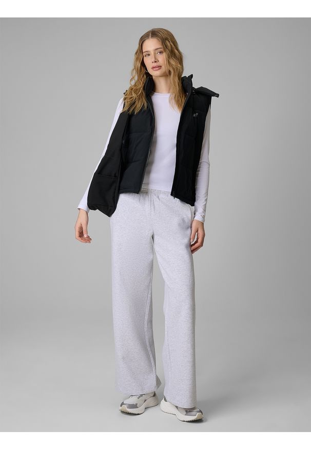 4f - 4F Longsleeve slim gładki damski - biały M. Okazja: na co dzień. Kolor: biały. Materiał: dzianina, elastan, bawełna. Długość rękawa: długi rękaw. Wzór: gładki. Styl: casual, klasyczny