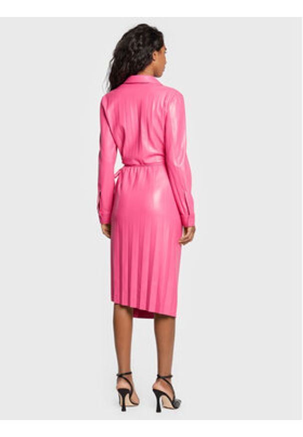 MSGM Sukienka z imitacji skóry 3341MDA04P 227615 Różowy Regular Fit. Kolor: różowy. Materiał: skóra, syntetyk