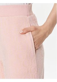Guess Spodnie dresowe Logo V4RB13 KC2W0 Różowy Relaxed Fit. Kolor: różowy. Materiał: bawełna #6