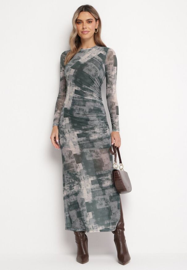 Born2be - Ciemnozielona Dopasowana Sukienka Maxi w Fantazyjny Print Sartine. Kolor: zielony. Wzór: nadruk. Długość: maxi