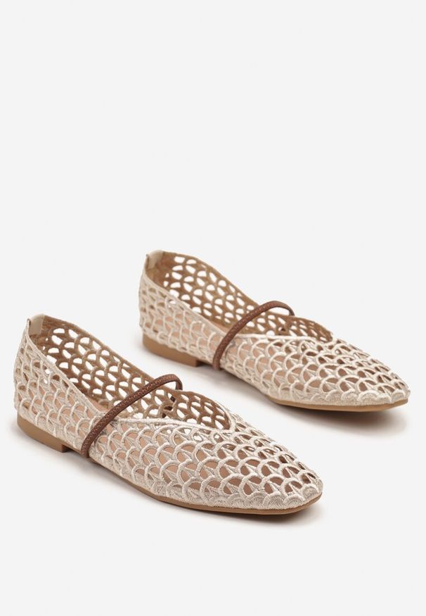 Born2be - Ciemnobeżowe Balerinki Boho z Szydełkową Cholewką z Paskiem Vocele. Okazja: na spacer. Zapięcie: pasek. Kolor: beżowy. Szerokość cholewki: normalna. Sezon: lato. Styl: boho