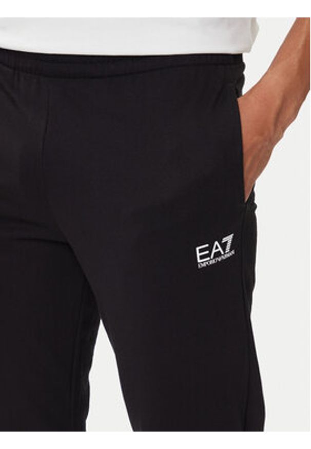 EA7 Emporio Armani Dres 8NPV62 PJVRZ UC001 Czarny Regular Fit. Kolor: czarny. Materiał: bawełna
