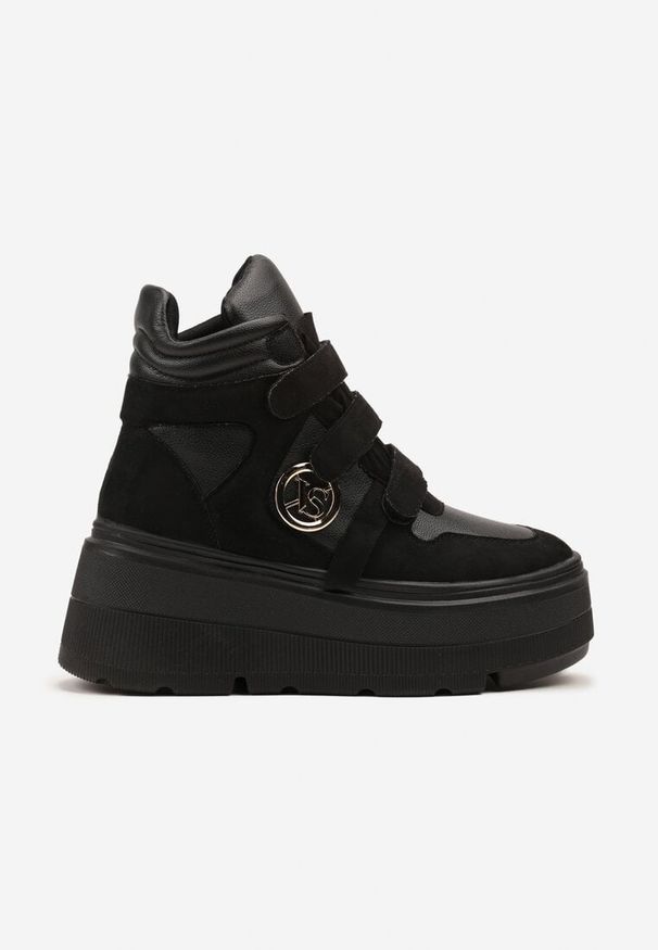 Renee - Czarne Botki Sneakersy Vices na Platformie w Stylu Y2K Gelira. Okazja: na co dzień. Zapięcie: rzepy. Kolor: czarny. Materiał: jeans. Wzór: aplikacja. Sezon: lato. Obcas: na platformie. Styl: casual