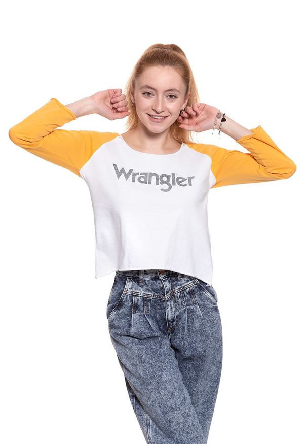 Wrangler - WRANGLER T SHIRT DAMSKI RAGLAN CROP LS TEE WHITE W718CF912 112130920. Długość rękawa: raglanowy rękaw. Wzór: nadruk