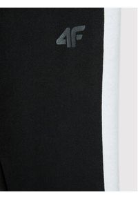 4f - 4F Spodnie dresowe HJL22-JSPMD002 Czarny Regular Fit. Kolor: czarny. Materiał: bawełna