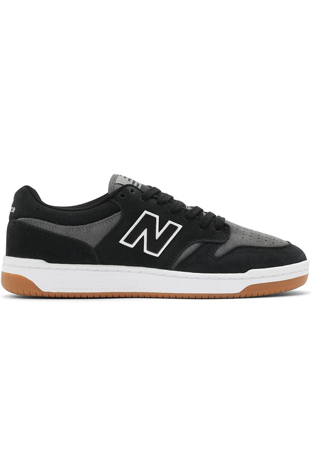 Buty męskie New Balance Numeric NM480MGC – czarne. Kolor: czarny. Materiał: guma, skóra, zamsz, materiał, dresówka, syntetyk. Szerokość cholewki: normalna. Wzór: nadruk. Sport: bieganie
