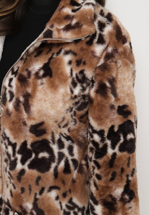 Born2be - Czarno-Beżowa Futerkowa Kurtka ze Ściągaczami i Kołnierzykiem w Animal Print Fortilia. Okazja: na spacer. Kolor: czarny. Materiał: jeans, futro, materiał. Długość rękawa: długi rękaw. Długość: długie. Wzór: nadruk. Styl: elegancki