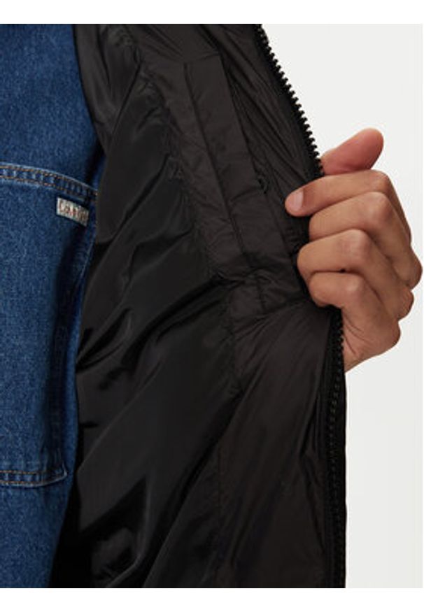 Calvin Klein Jeans Kurtka zimowa J30J326091 Czarny Regular Fit. Kolor: czarny. Materiał: syntetyk. Sezon: zima