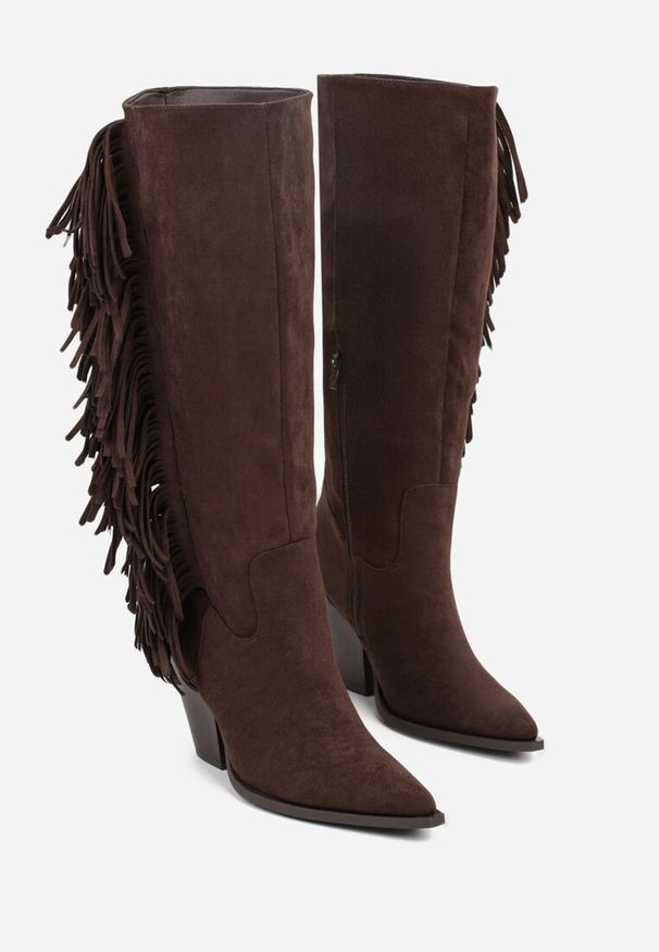 Born2be - Ciemnobrązowe Kozaki Kowbojki na Stożku z Imitacji Zamszu Zdobione Frędzlami Rabella. Okazja: na co dzień. Kolor: brązowy. Materiał: zamsz. Wzór: aplikacja. Obcas: na stożku. Styl: boho, klasyczny, casual. Wysokość obcasa: średni