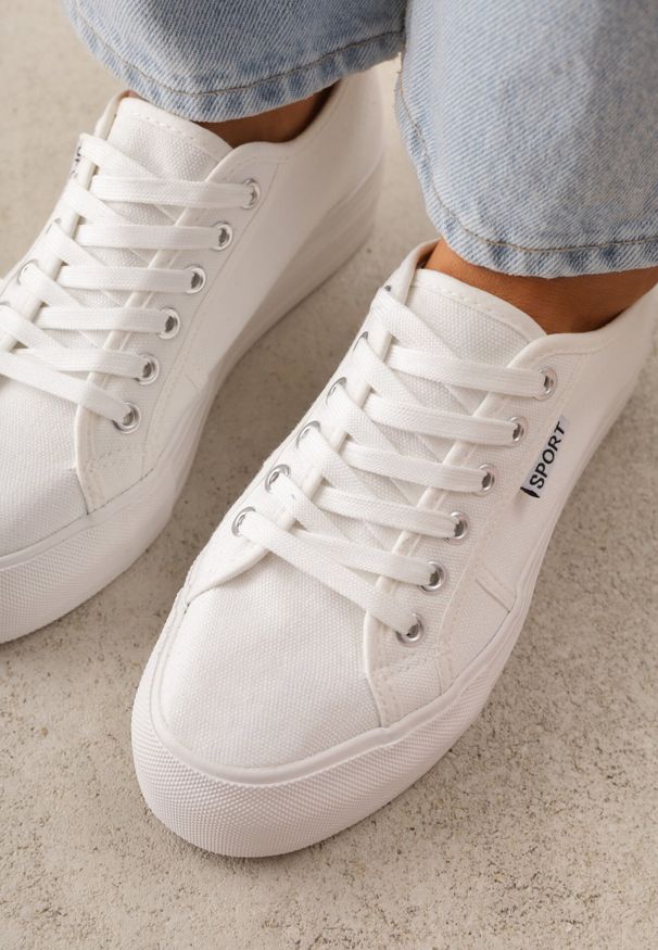 Born2be - Białe Klasyczne Trampki VICES w Stylu Basic Riovanna. Okazja: na co dzień. Kolor: biały. Materiał: jeans. Szerokość cholewki: normalna. Styl: klasyczny