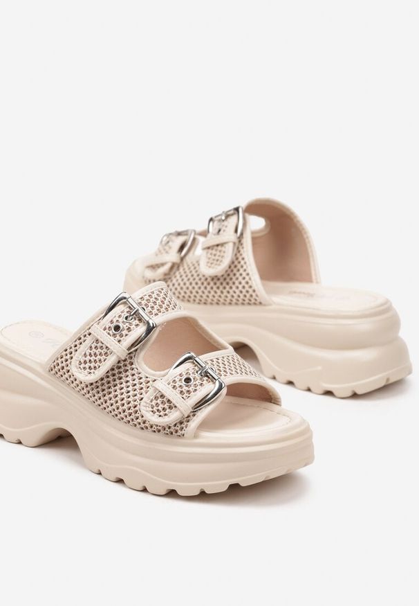 Renee - Beżowe Klapki ze Sprzączkami i Plecionką na Grubej Podeszwie z Tłoczeniami Nlerra. Nosek buta: otwarty. Kolor: beżowy. Materiał: jeans. Styl: elegancki