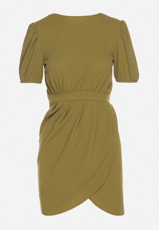 Born2be - Jasnozielona Dopasowana Sukienka Ozdobiona Marszczeniem Iffovia. Okazja: na imprezę. Kolor: zielony. Wzór: aplikacja. Styl: klasyczny, elegancki