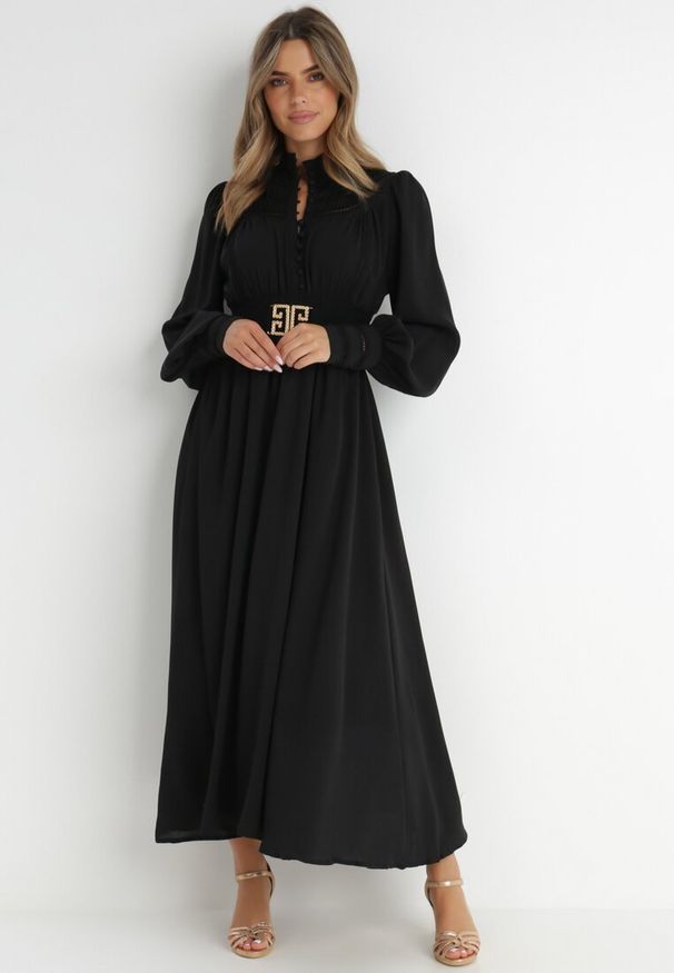 Born2be - Czarna Sukienka Laodyle. Typ kołnierza: kołnierzyk stójkowy. Kolor: czarny. Materiał: poliester, koronka, tkanina. Długość rękawa: długi rękaw. Wzór: ażurowy. Styl: retro, elegancki. Długość: maxi