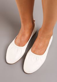 Renee - Białe Balerinki w Stylu Baletowym z Elastyczną Cholewką Mangifera. Nosek buta: okrągły. Kolor: biały. Szerokość cholewki: normalna. Obcas: na obcasie. Wysokość obcasa: niski #2