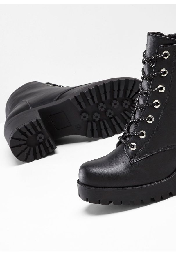 bonprix - Botki sznurowane na obcasie słupkowym. Kolor: czarny. Obcas: na obcasie. Wysokość obcasa: średni