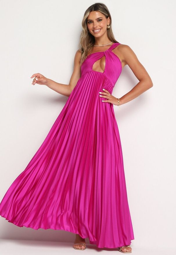 Born2be - Fioletowa Plisowana Sukienka na Jedno Ramię z Gumką w Pasie Elasha. Okazja: na wesele, na studniówkę, na ślub cywilny. Kolor: fioletowy. Materiał: materiał, satyna. Sezon: lato. Typ sukienki: rozkloszowane, w kształcie A, plisowane, asymetryczne. Styl: klasyczny