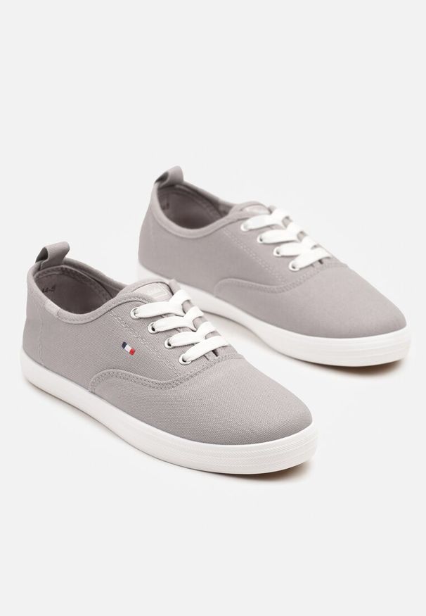 Renee - Jasnoszare Basicowe Tenisówki Vices Hallriva. Okazja: na co dzień. Kolor: szary. Materiał: jeans. Styl: casual