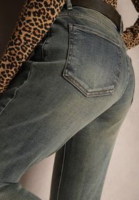 Renee - Jasnoniebieskie Bawełniane Jeansy Skinny High Waist Ozdobione Paskiem Ericia. Okazja: na co dzień. Stan: podwyższony. Kolor: niebieski. Wzór: aplikacja. Styl: klasyczny, casual, elegancki #5