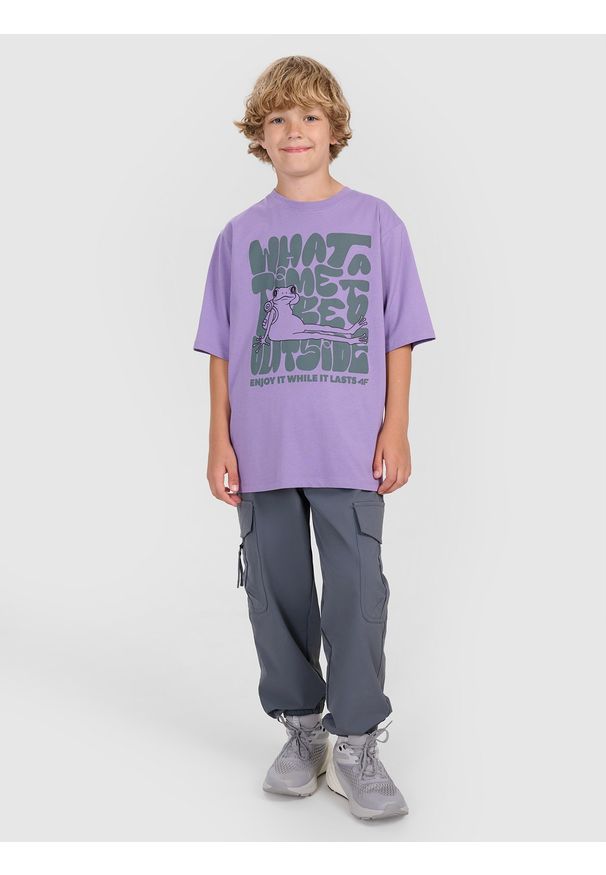 4f - 4F T-shirt oversize z nadrukiem chłopięcy - fioletowy 122 (6-7 lat). Okazja: na co dzień. Kolor: fioletowy. Wzór: nadruk. Sezon: lato. Styl: casual