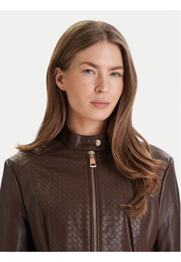 Guess Kurtka z imitacji skóry W6RL52 WL850 Brązowy Regular Fit. Kolor: brązowy. Materiał: skóra