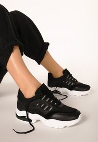 Born2be - Czarne Sneakersy Natural Glisten. Okazja: na co dzień. Nosek buta: okrągły. Kolor: czarny. Materiał: materiał. Szerokość cholewki: normalna. Obcas: na obcasie. Wysokość obcasa: niski #1
