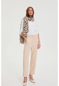 MOODO - Szal w panterkę beżowy. Kolor: beżowy. Materiał: poliester. Wzór: motyw zwierzęcy #1