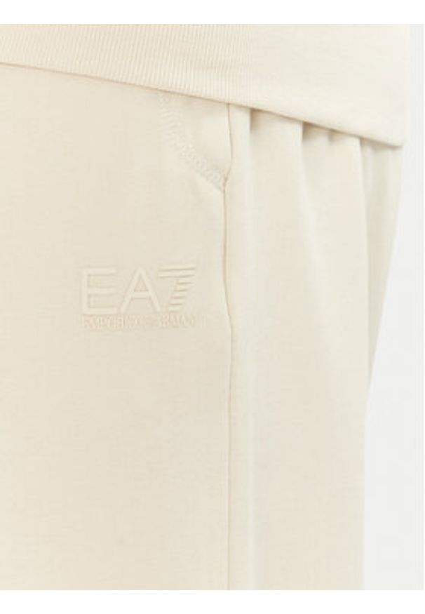 EA7 Emporio Armani Dres 7M000235 AF13512 U1079 Écru Regular Fit. Materiał: bawełna
