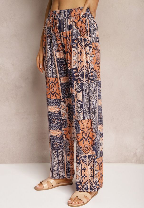 Renee - Niebiesko-Pomarańczowe Szerokie Spodnie Typu Palazzo z Wiskozy z Gumką w Pasie Melafea. Okazja: na spotkanie biznesowe, do pracy, na imprezę. Kolor: niebieski. Materiał: wiskoza. Sezon: lato. Styl: biznesowy, elegancki