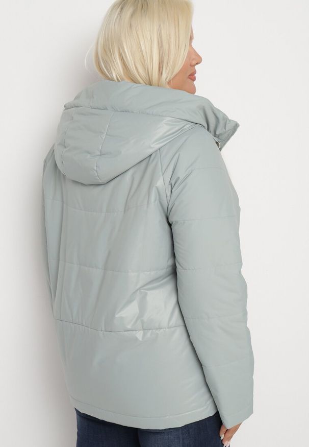 Born2be - Miętowa Pikowana Kurtka o Pudełkowym Kroju z Szerokim Kołnierzem Evindas. Okazja: na spotkanie biznesowe, do pracy. Kolor: miętowy. Materiał: materiał, jeans. Styl: biznesowy, klasyczny, elegancki