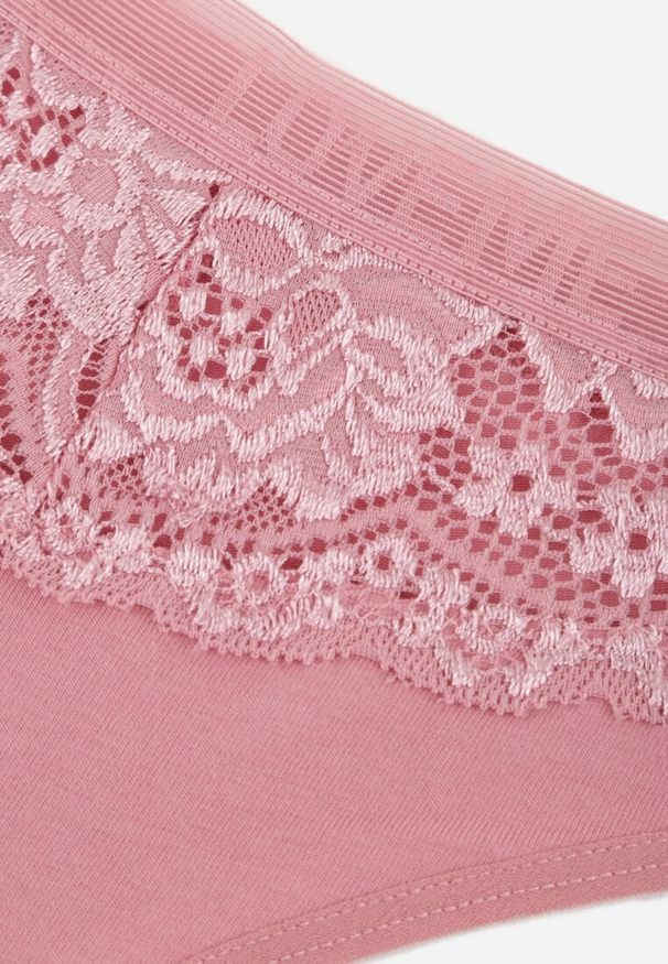 Renee - Różowe Majtki Typu Stringi z Bawełną i Koronką Zeliche. Kolor: różowy. Materiał: bawełna, koronka. Wzór: koronka