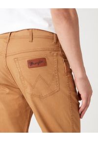 Wrangler - SPODNIE MĘSKIE WRANGLER TEXAS SLIM BISCUIT W12SWA012 112126530