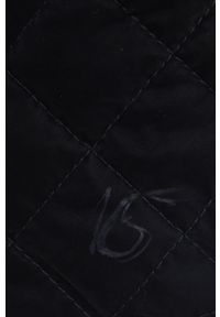Desigual Poncho kolor czarny e. Kolor: czarny. Materiał: materiał. Wzór: gładki