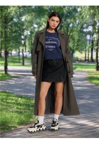 Sinsay - Spódnica mini z imitacji skóry - czarny. Kolor: czarny. Materiał: skóra