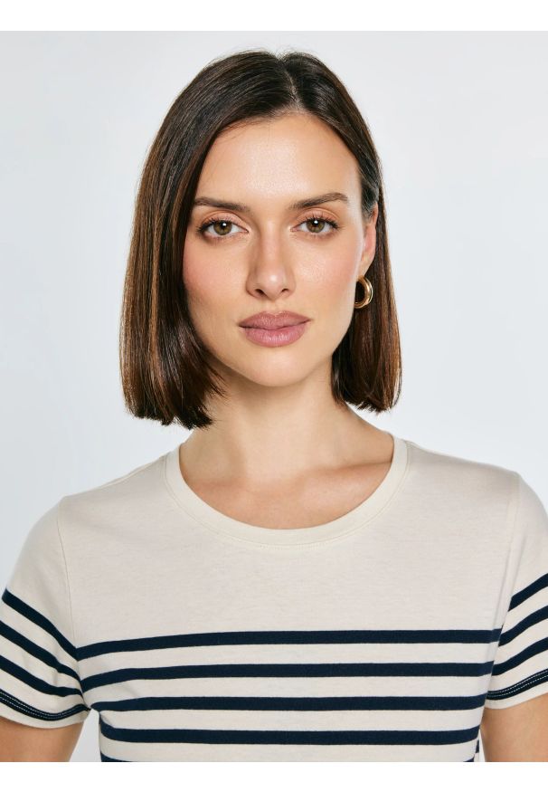 Big-Star - Koszulka damska w paski granatowo-beżowa Norisa 403. Okazja: na co dzień. Kolor: niebieski. Materiał: dzianina, jeans, materiał. Wzór: paski. Styl: casual