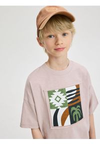 Reserved - T-shirt oversize z aplikacją - jasnofioletowy. Kolor: fioletowy. Materiał: dzianina, bawełna. Wzór: aplikacja