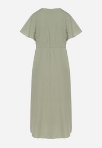 Born2be - Zielona Bawełniana Sukienka Boho o Rozkloszowanym Kroju z Haftem i Frędzlami Modixa. Okazja: na co dzień. Typ kołnierza: dekolt w serek. Kolor: zielony. Materiał: bawełna. Długość rękawa: krótki rękaw. Wzór: haft. Typ sukienki: rozkloszowane. Styl: boho #2