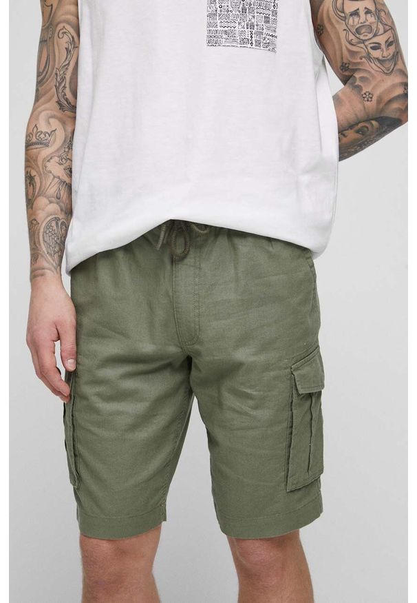 medicine - Medicine szorty lniane męskie kolor zielony. Kolor: zielony. Materiał: len. Wzór: gładki