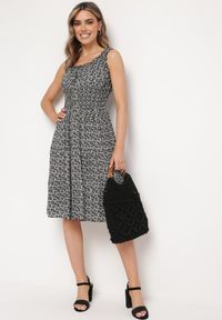 Born2be - Czarna Rozkloszowana Sukienka z Bawełny na Szerokich Ramiączkach z Gumką w Pasie Bellawish. Kolor: czarny. Materiał: bawełna. Długość rękawa: na ramiączkach. Styl: elegancki