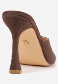 Born2be - Brązowe Klapki Vices na Szpilce z Kwadratowym Noskiem Mevialia. Okazja: na co dzień. Kolor: brązowy. Materiał: skóra. Wzór: kwiaty. Obcas: na szpilce. Styl: casual, elegancki. Wysokość obcasa: średni #4