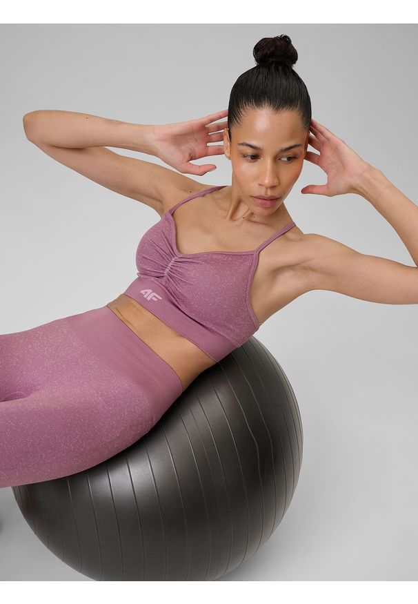 4f - 4F Biustonosz do jogi bezszwowy z niskim wsparciem damski - różowy XS/S. Kolor: różowy. Materiał: materiał. Rodzaj stanika: wyciągane miseczki. Sport: joga i pilates