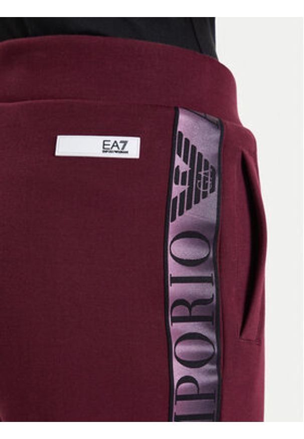 EA7 Emporio Armani Dres 7W000680 AF13151 M5064 Bordowy Regular Fit. Kolor: czerwony. Materiał: bawełna