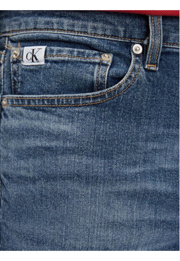 Calvin Klein Jeans Szorty jeansowe J30J324874 Niebieski Slim Fit. Kolor: niebieski. Materiał: bawełna